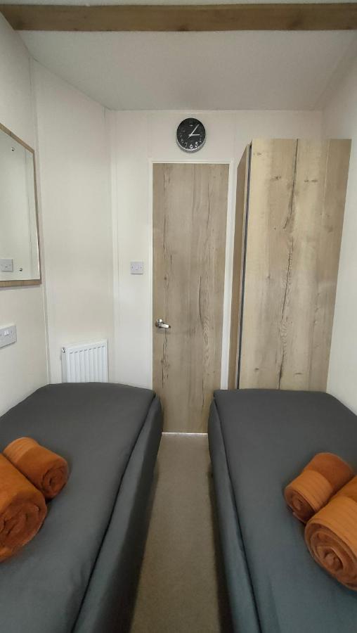 3 Bedroom Stylish Caravan - Vans With Business Sign Not Allowed Port Seton Dış mekan fotoğraf